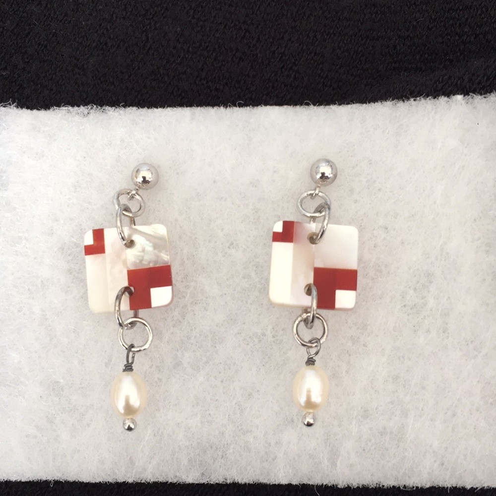 Cute dangle post earrings with geometric design